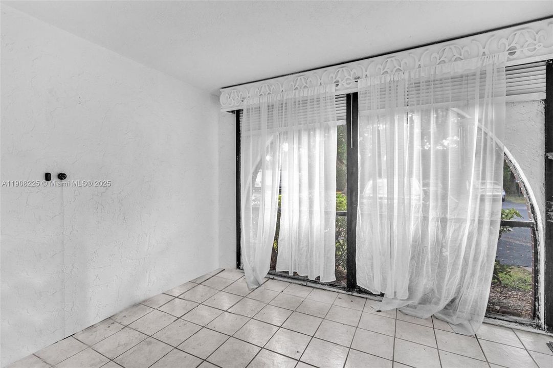 For Sale: $270,000 (2 beds, 2 baths, 1080 Square Feet)