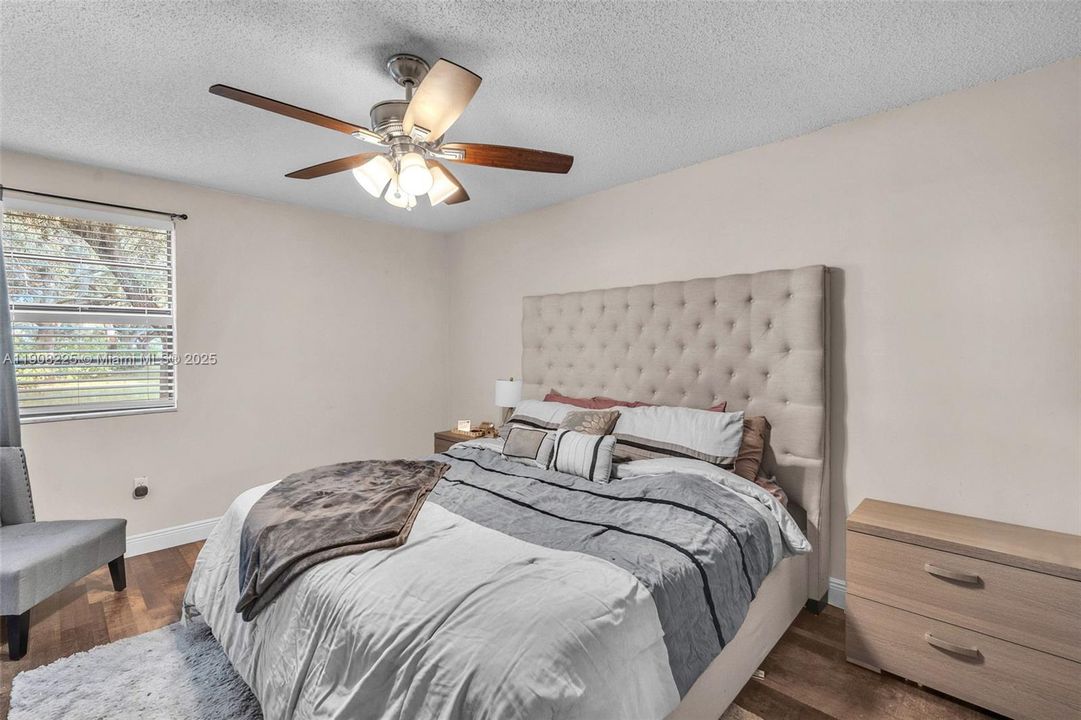 For Sale: $270,000 (2 beds, 2 baths, 1080 Square Feet)