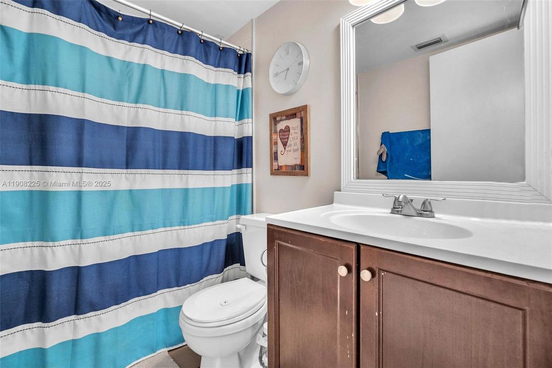 For Sale: $270,000 (2 beds, 2 baths, 1080 Square Feet)