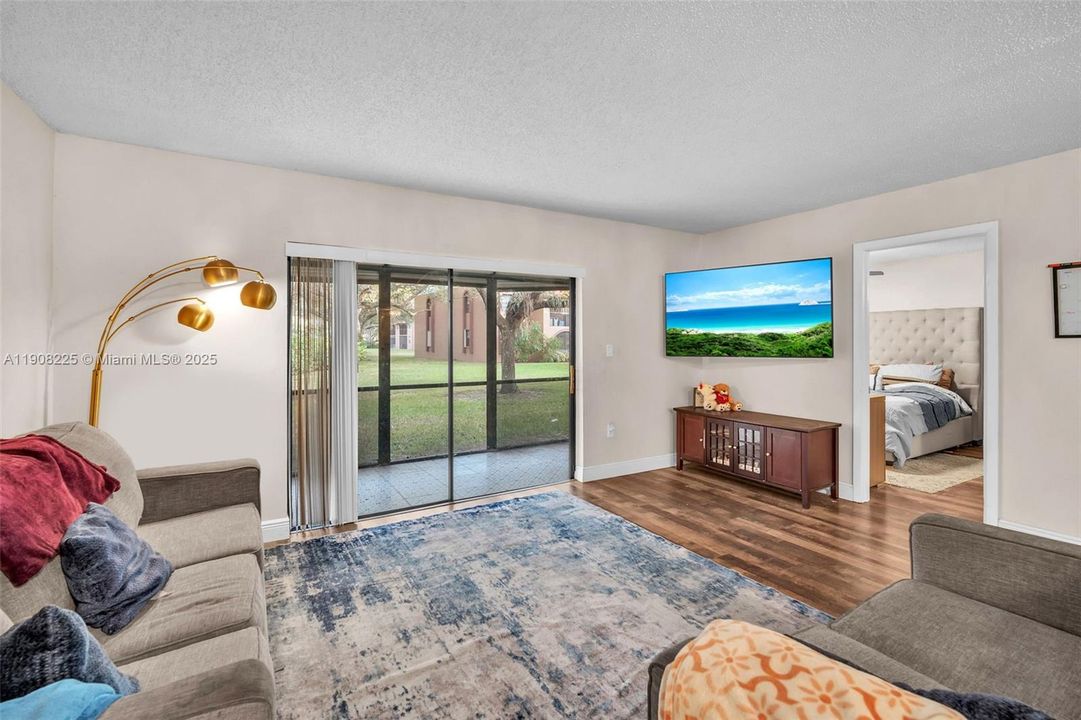 For Sale: $270,000 (2 beds, 2 baths, 1080 Square Feet)