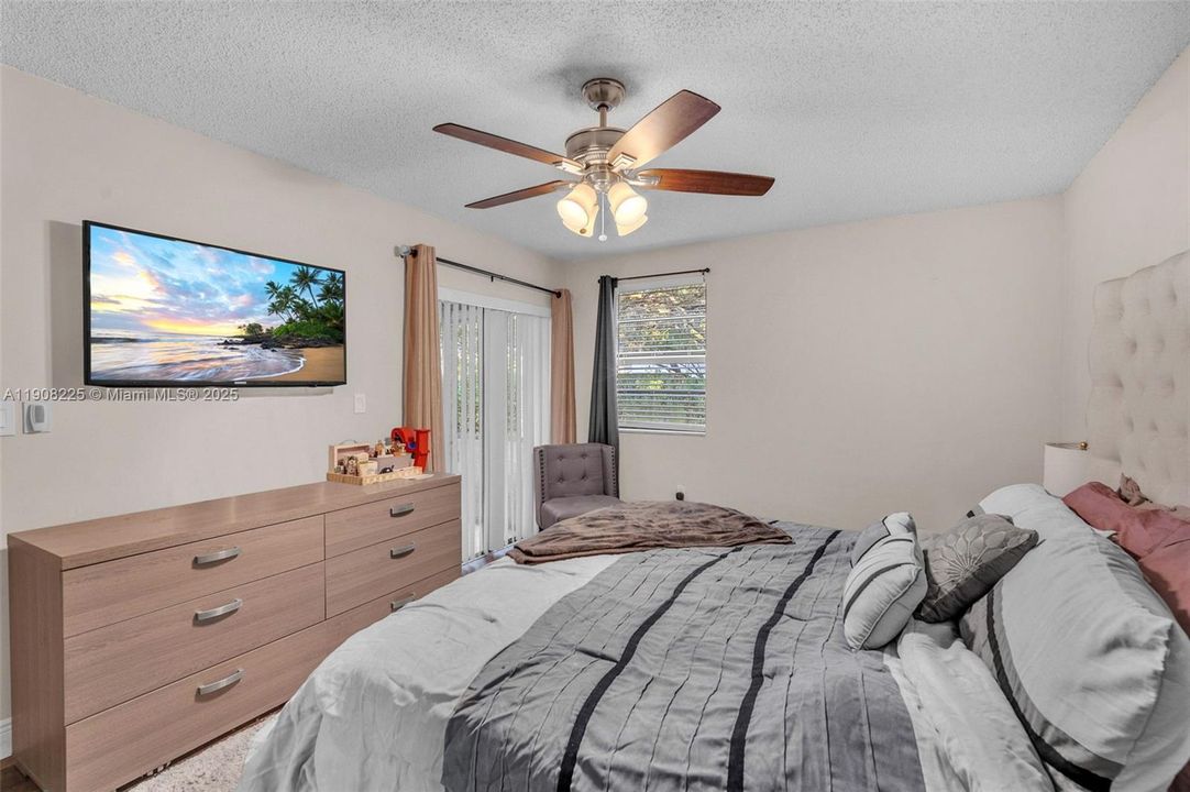 For Sale: $270,000 (2 beds, 2 baths, 1080 Square Feet)