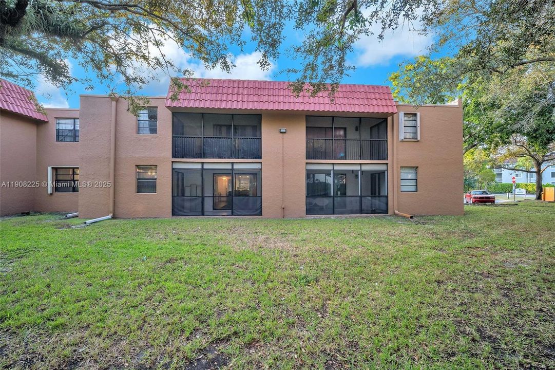 For Sale: $270,000 (2 beds, 2 baths, 1080 Square Feet)