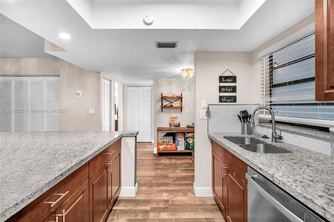 For Sale: $270,000 (2 beds, 2 baths, 1080 Square Feet)