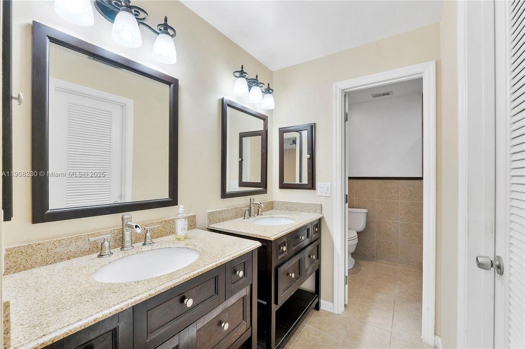 Под контрактом: $195,000 (1 спален, 2 ванн, 1046 Квадратных фут)