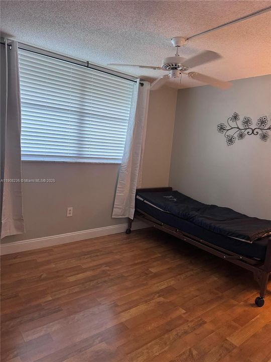 En Venta: $114,900 (2 camas, 2 baños, 950 Pies cuadrados)