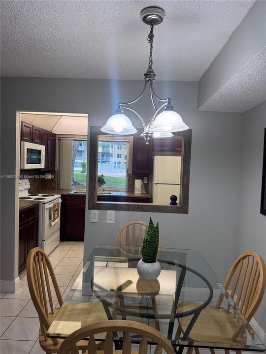 En Venta: $114,900 (2 camas, 2 baños, 950 Pies cuadrados)