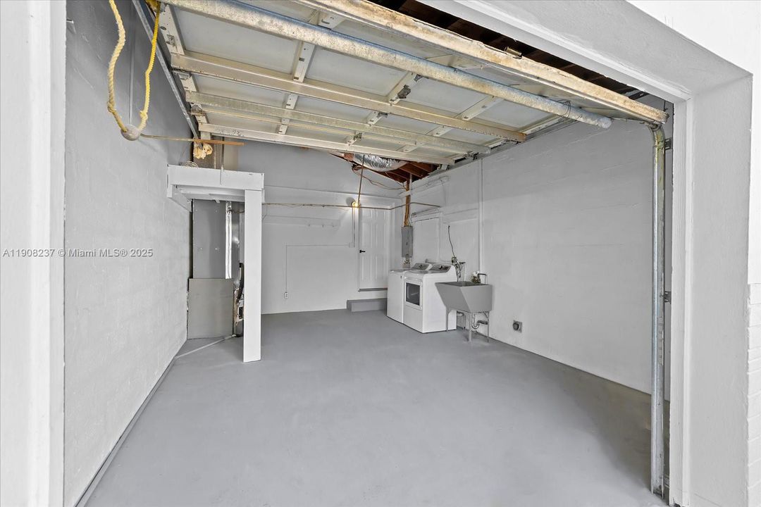 Под контрактом: $3,400 (3 спален, 2 ванн, 1918 Квадратных фут)