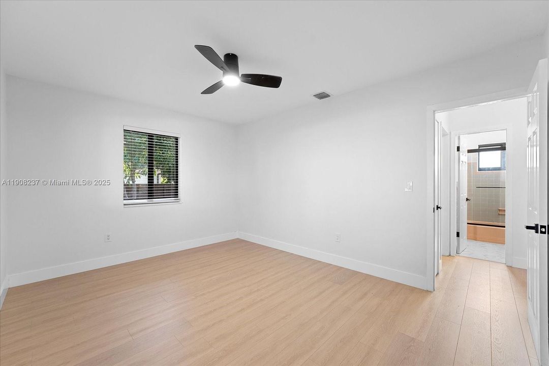 Под контрактом: $3,400 (3 спален, 2 ванн, 1918 Квадратных фут)