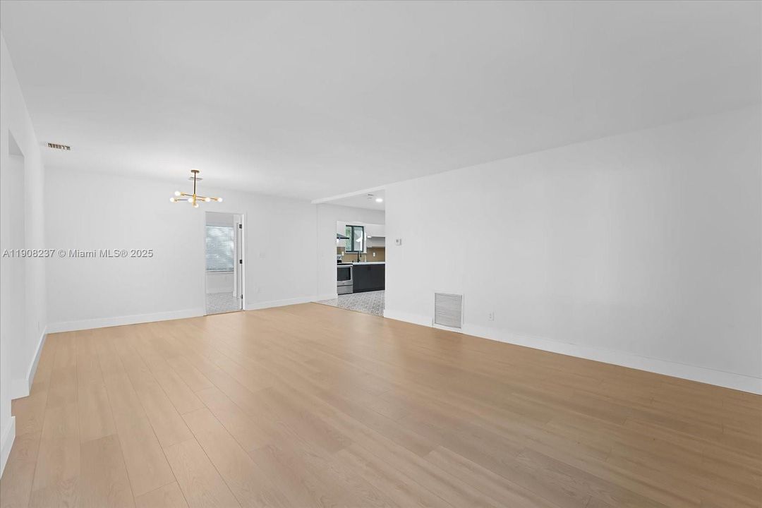 Под контрактом: $3,400 (3 спален, 2 ванн, 1918 Квадратных фут)