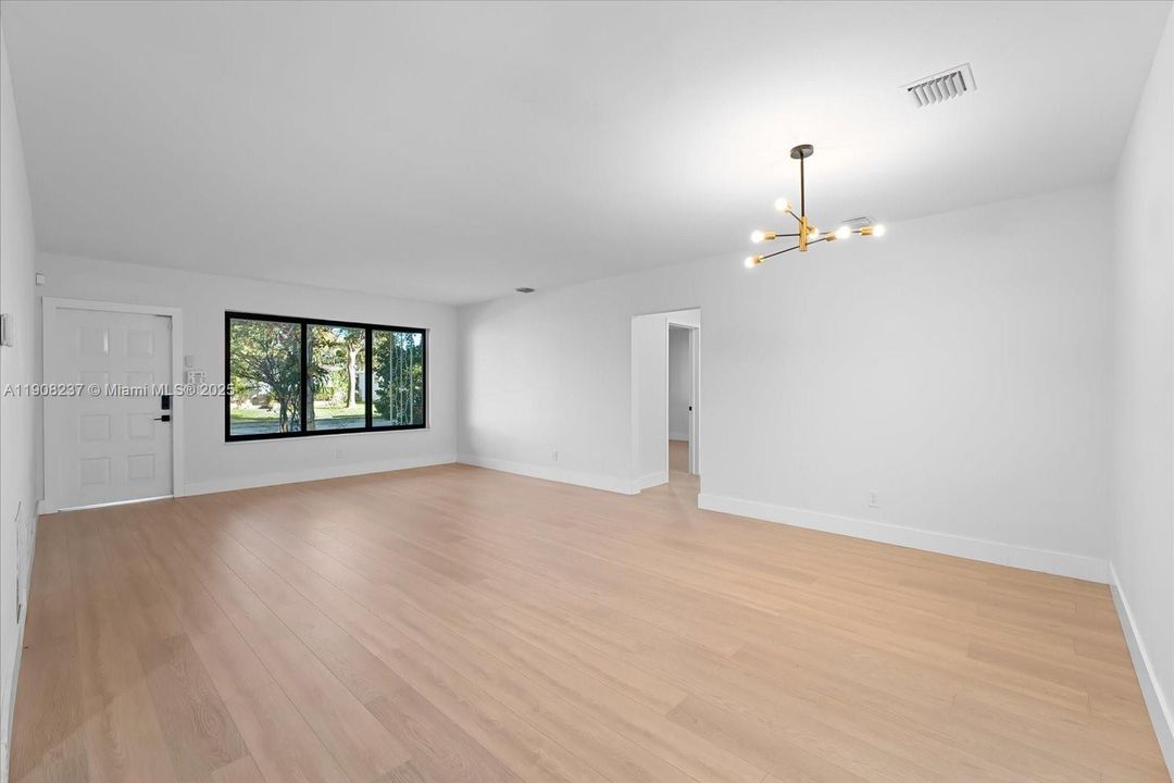 Под контрактом: $3,400 (3 спален, 2 ванн, 1918 Квадратных фут)