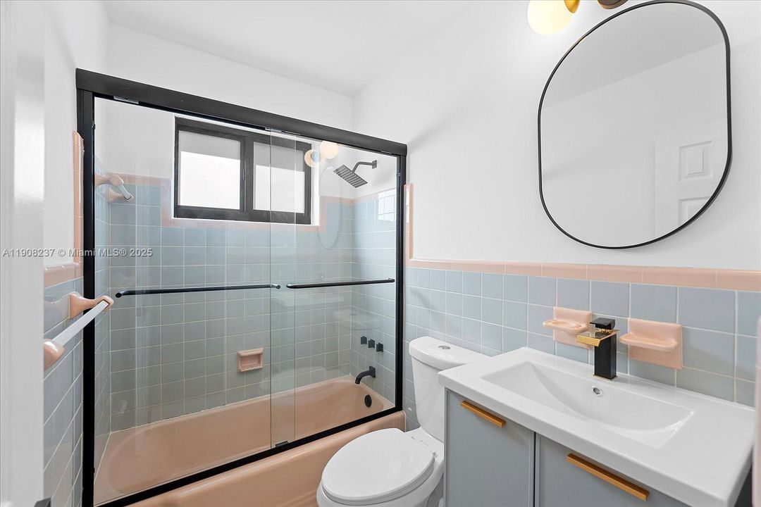 Под контрактом: $3,400 (3 спален, 2 ванн, 1918 Квадратных фут)