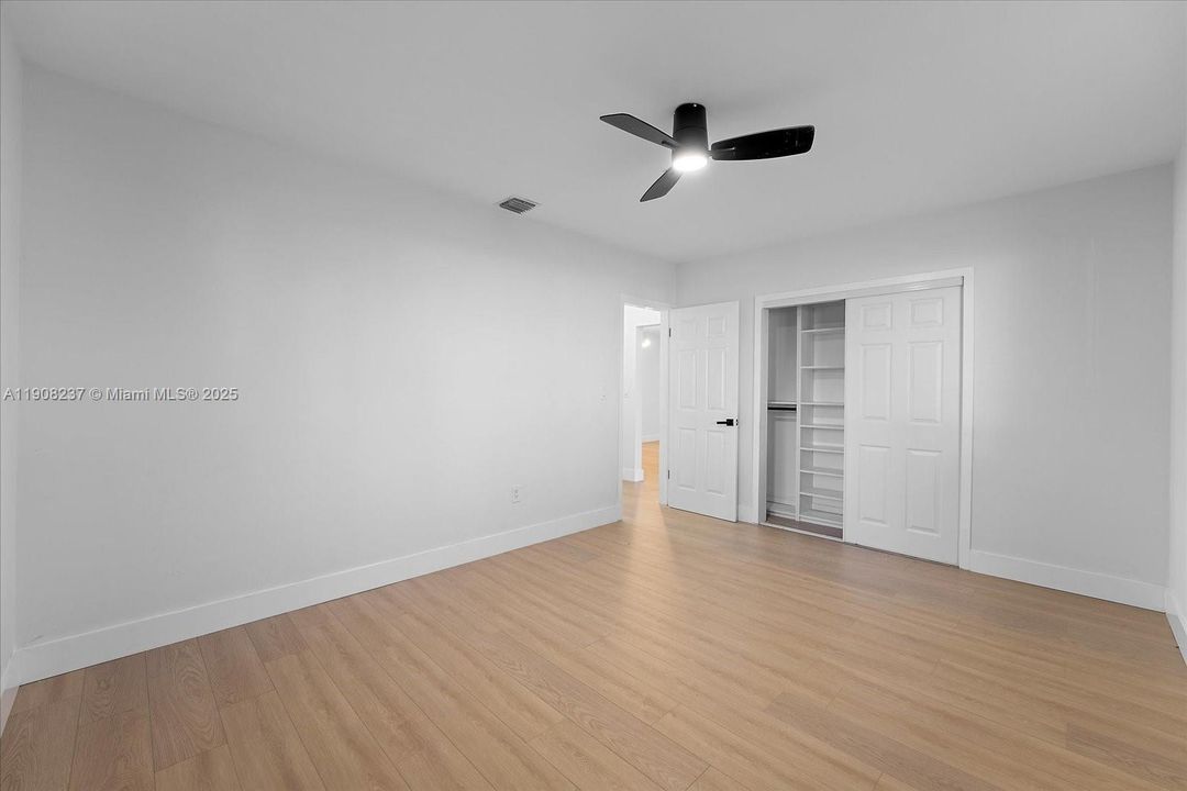 Под контрактом: $3,400 (3 спален, 2 ванн, 1918 Квадратных фут)