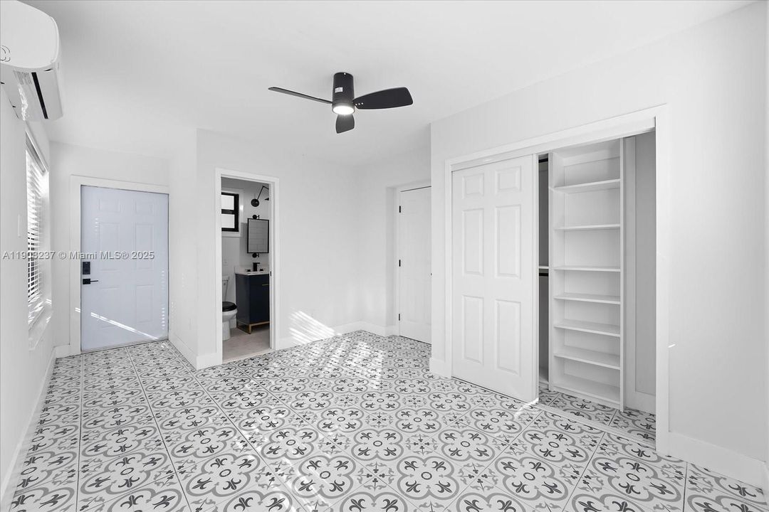 Под контрактом: $3,400 (3 спален, 2 ванн, 1918 Квадратных фут)