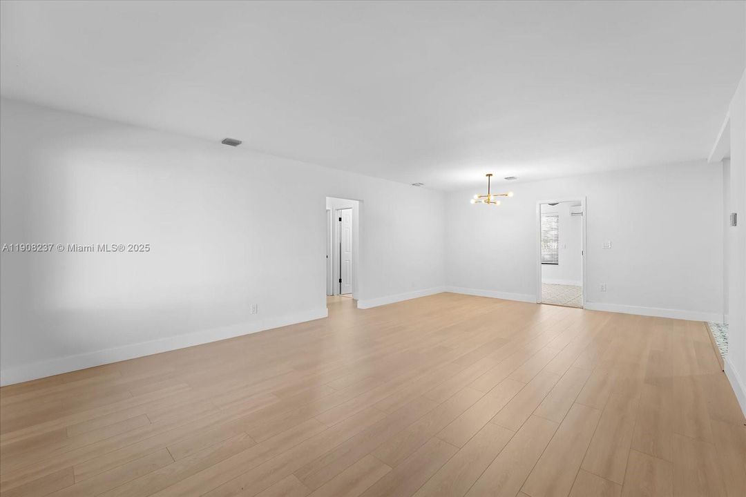 Под контрактом: $3,400 (3 спален, 2 ванн, 1918 Квадратных фут)