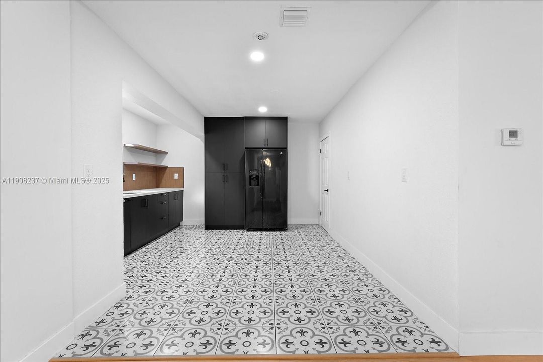 Под контрактом: $3,400 (3 спален, 2 ванн, 1918 Квадратных фут)