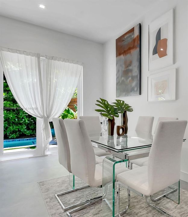 合同活跃: $9,200 (3 贝兹, 2 浴室, 1935 平方英尺)