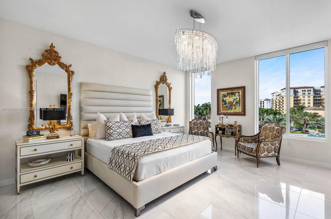 Под контрактом: $4,988,000 (3 спален, 3 ванн, 3241 Квадратных фут)