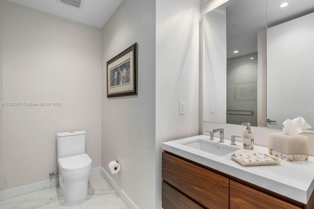 Под контрактом: $4,988,000 (3 спален, 3 ванн, 3241 Квадратных фут)