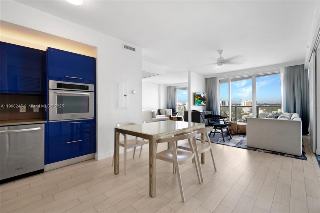 En Venta: $1,090,000 (2 camas, 2 baños, 1329 Pies cuadrados)