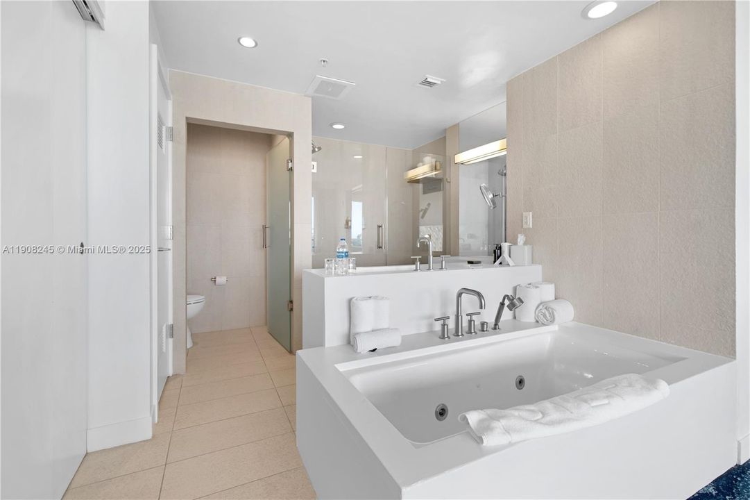 En Venta: $1,090,000 (2 camas, 2 baños, 1329 Pies cuadrados)