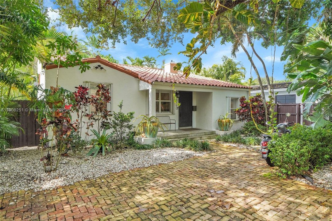 For Sale: $1,950,000 (3 beds, 3 baths, 1672 Square Feet)