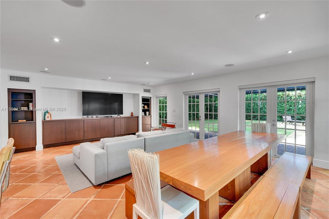 For Sale: $1,950,000 (3 beds, 3 baths, 1672 Square Feet)