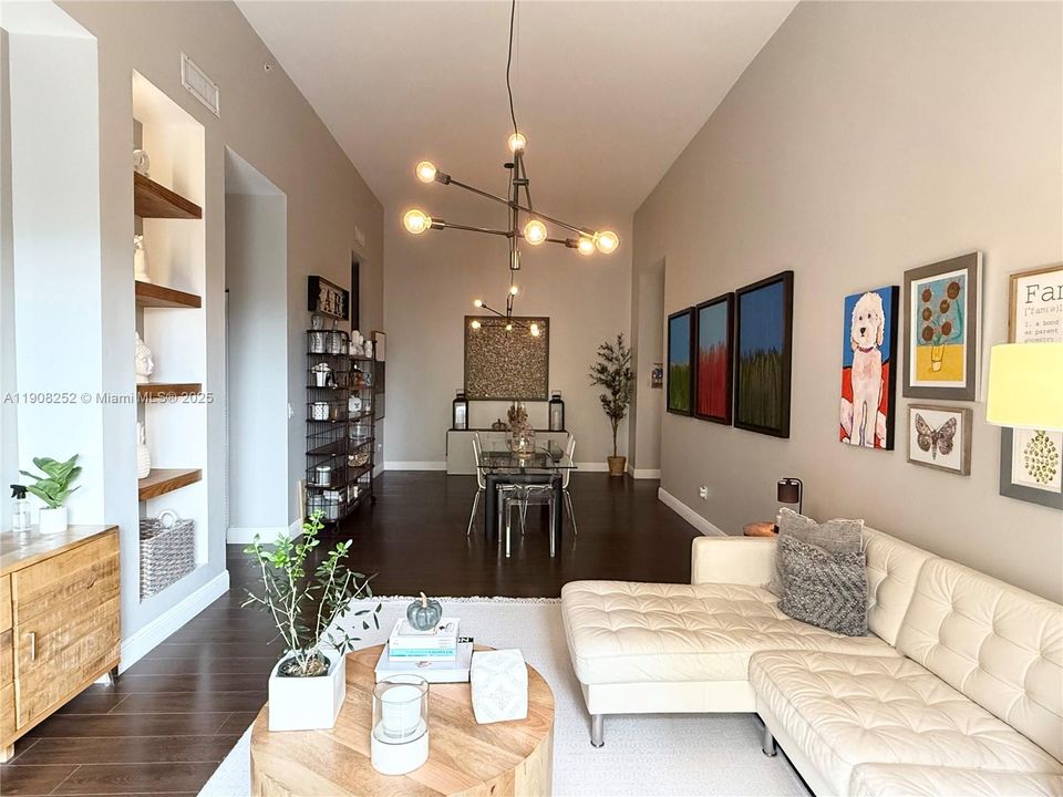 Active With Contract: $459,000 (2 beds, 2 baths, 1316 Square Feet)