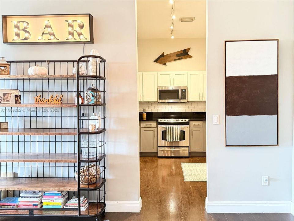 Active With Contract: $459,000 (2 beds, 2 baths, 1316 Square Feet)