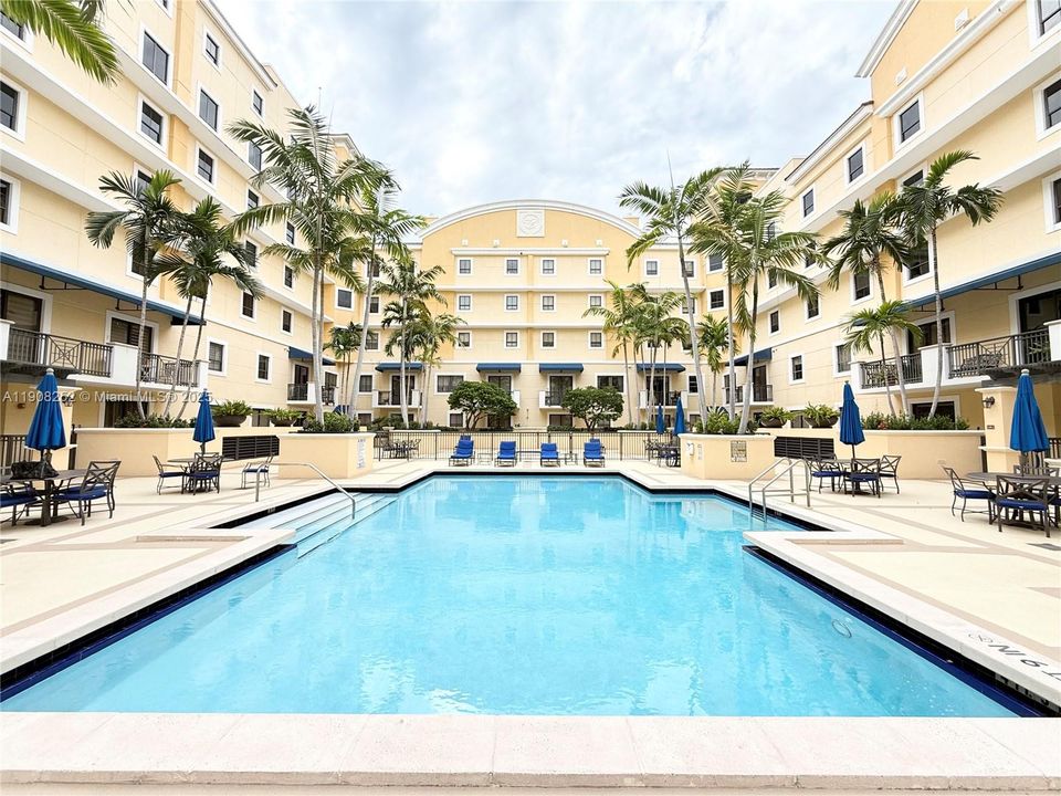 Active With Contract: $459,000 (2 beds, 2 baths, 1316 Square Feet)