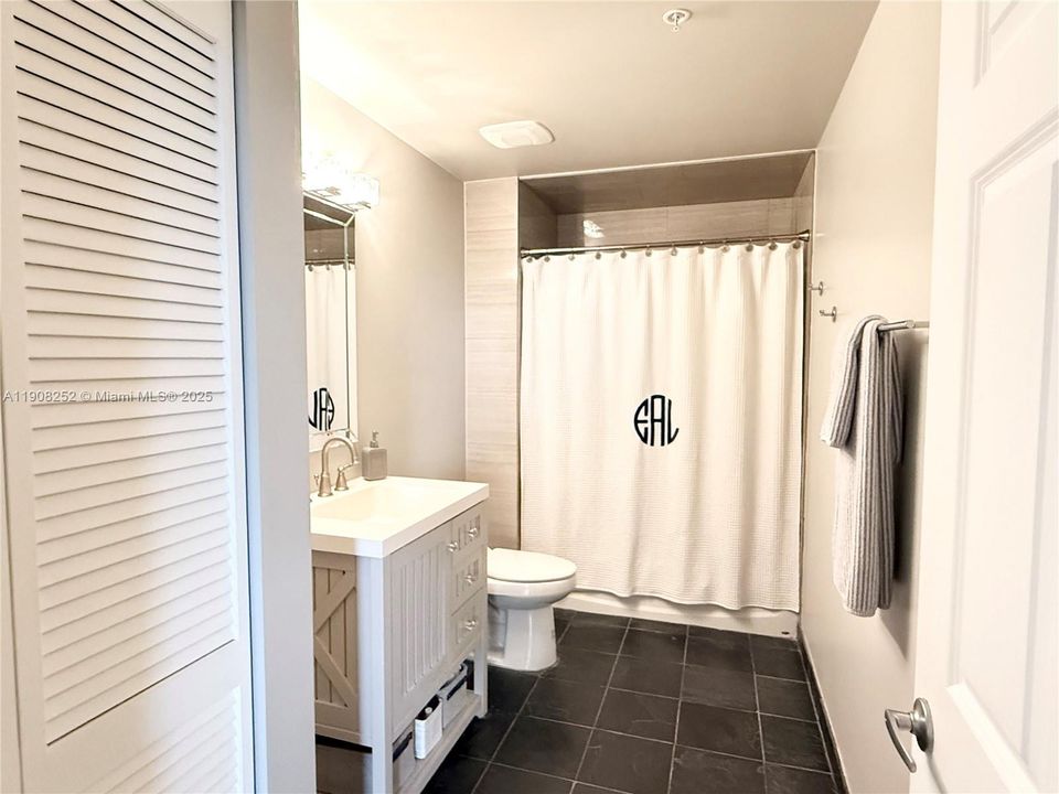 Active With Contract: $459,000 (2 beds, 2 baths, 1316 Square Feet)