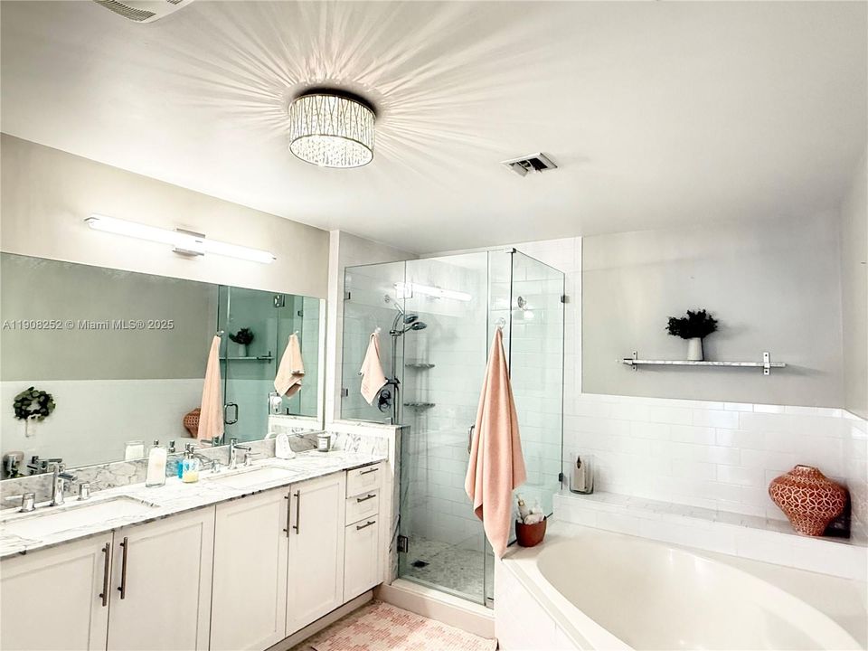 Active With Contract: $459,000 (2 beds, 2 baths, 1316 Square Feet)