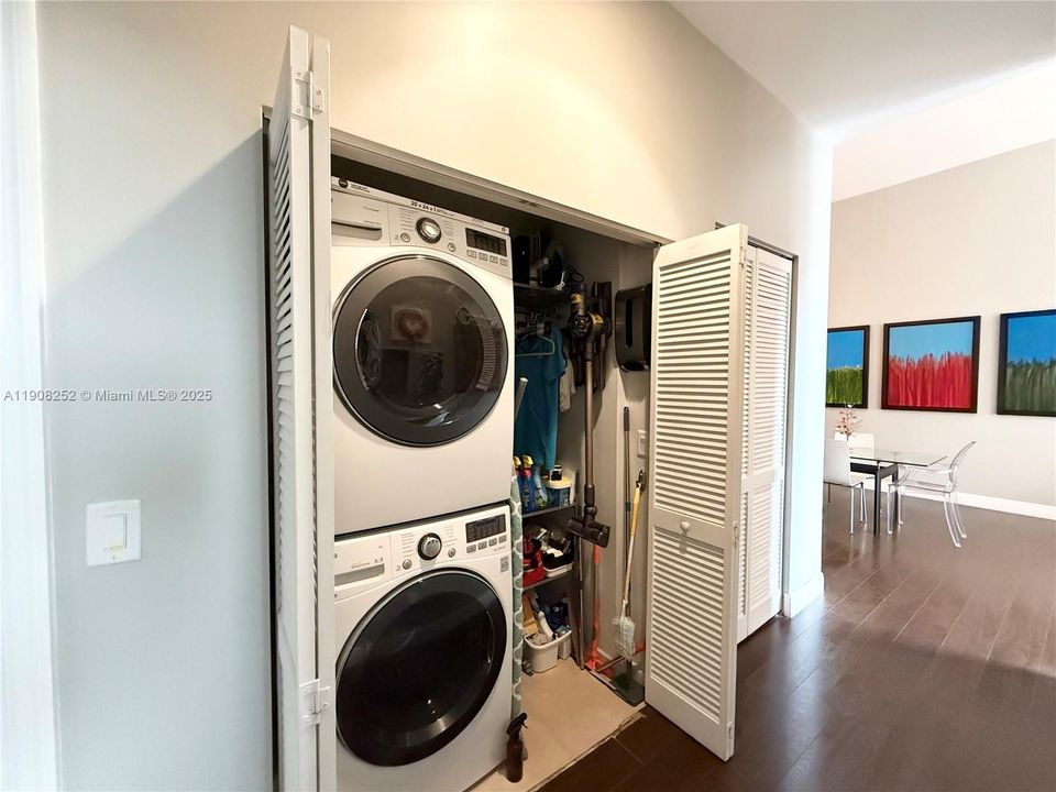 Active With Contract: $459,000 (2 beds, 2 baths, 1316 Square Feet)