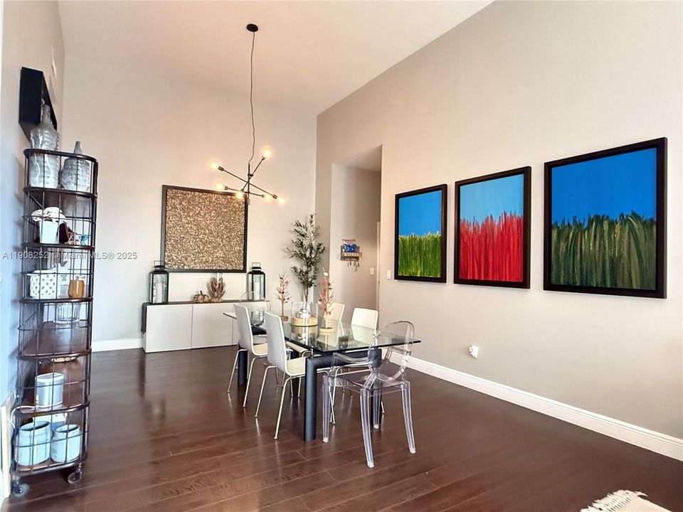 Active With Contract: $459,000 (2 beds, 2 baths, 1316 Square Feet)