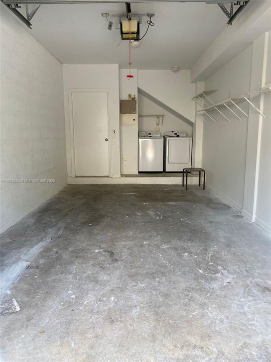 最近租的: $2,100 (1 贝兹, 1 浴室, 850 平方英尺)