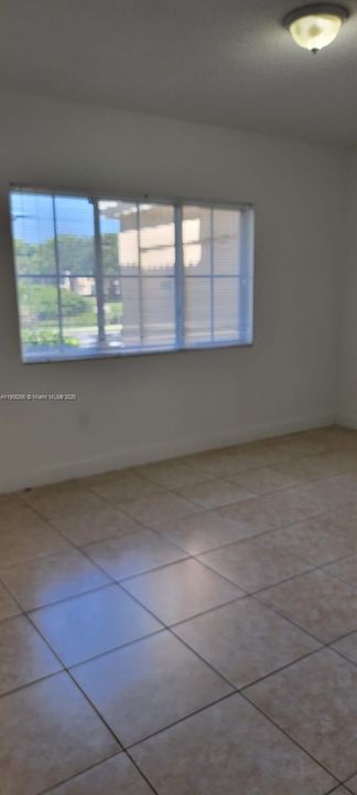 最近租的: $2,100 (1 贝兹, 1 浴室, 850 平方英尺)