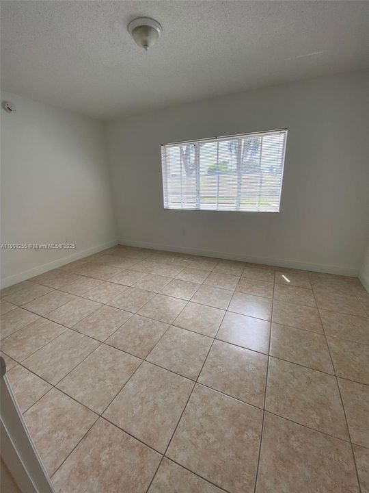 最近租的: $2,100 (1 贝兹, 1 浴室, 850 平方英尺)