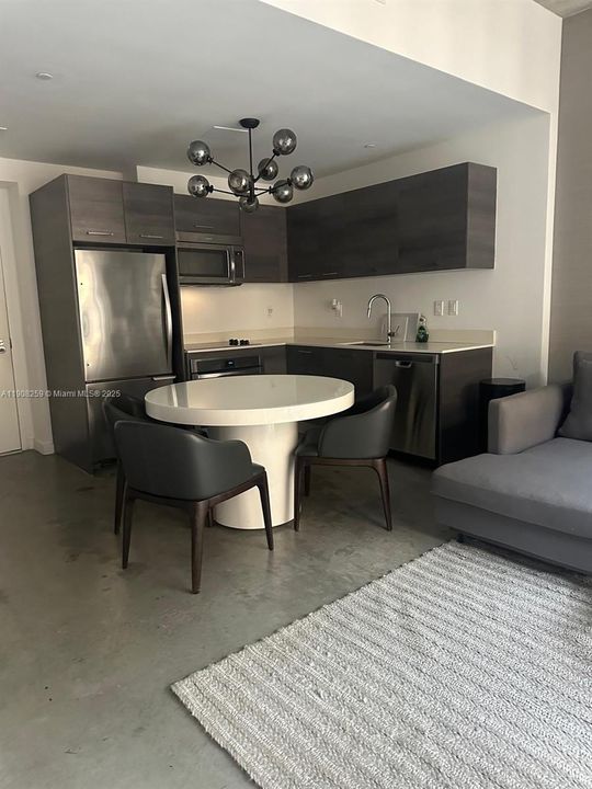 待售: $360,000 (1 贝兹, 1 浴室, 533 平方英尺)