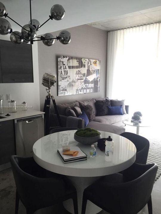 待售: $360,000 (1 贝兹, 1 浴室, 533 平方英尺)