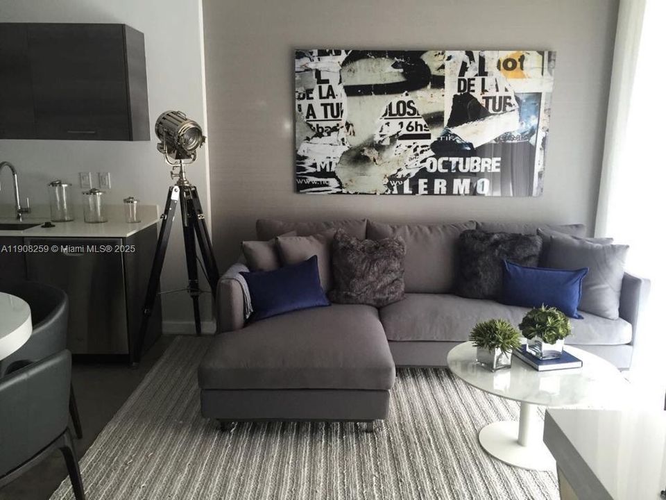 待售: $360,000 (1 贝兹, 1 浴室, 533 平方英尺)