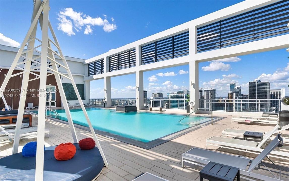 待售: $360,000 (1 贝兹, 1 浴室, 533 平方英尺)