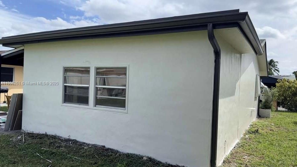 Active With Contract: $2,100 (2 beds, 1 baths, 1062 Square Feet)