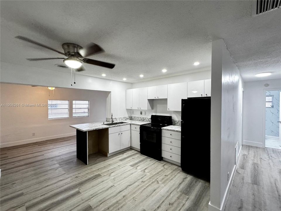 Active With Contract: $2,100 (2 beds, 1 baths, 1062 Square Feet)