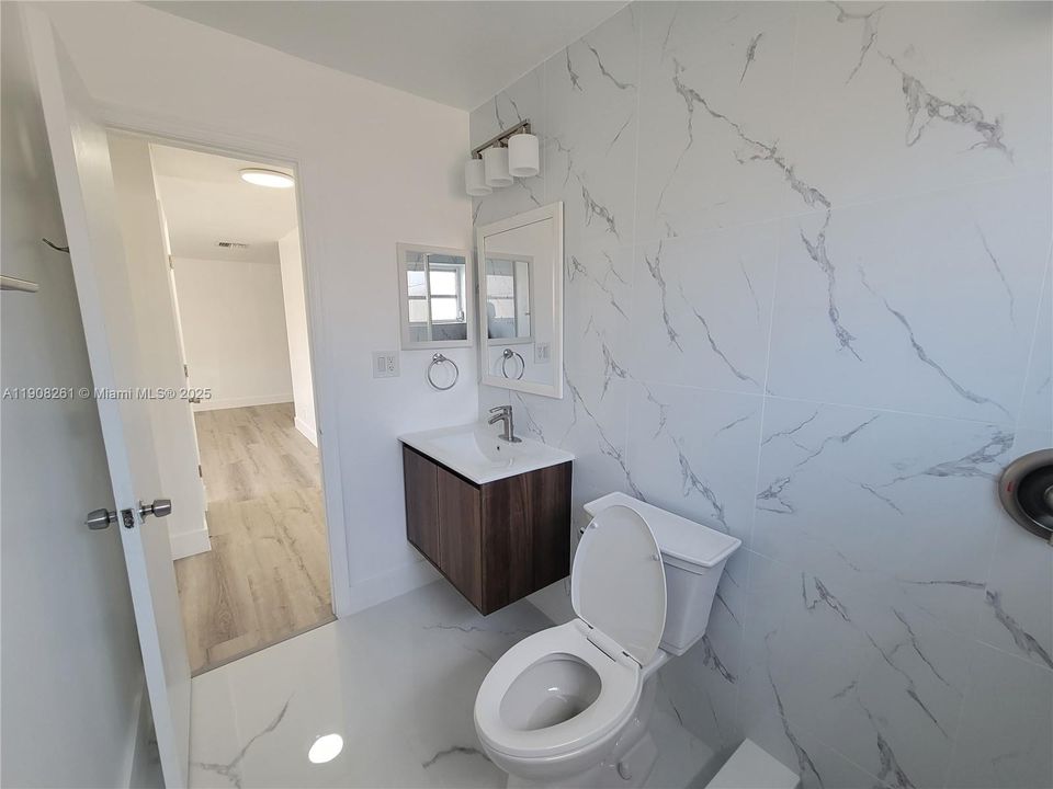 Active With Contract: $2,100 (2 beds, 1 baths, 1062 Square Feet)