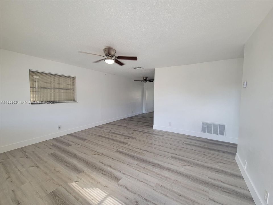 Active With Contract: $2,100 (2 beds, 1 baths, 1062 Square Feet)