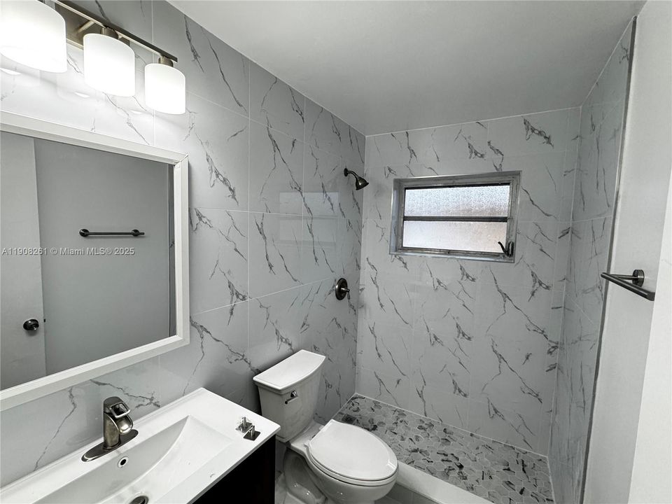 Active With Contract: $2,100 (2 beds, 1 baths, 1062 Square Feet)