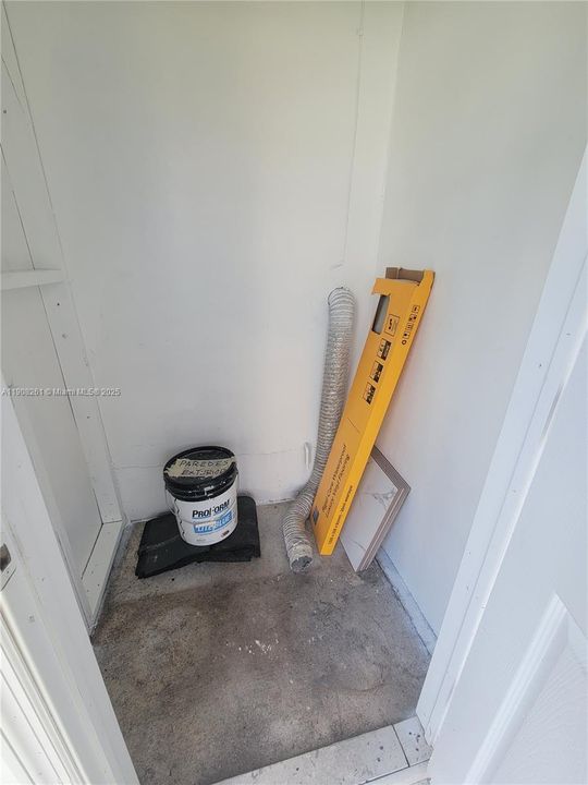 Active With Contract: $2,100 (2 beds, 1 baths, 1062 Square Feet)