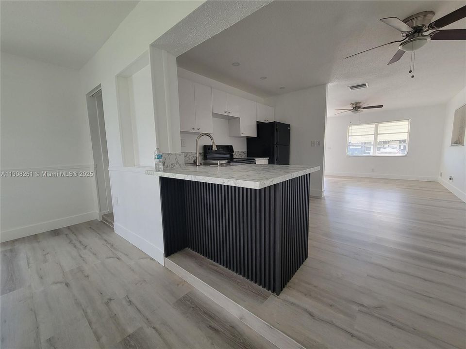 Active With Contract: $2,100 (2 beds, 1 baths, 1062 Square Feet)