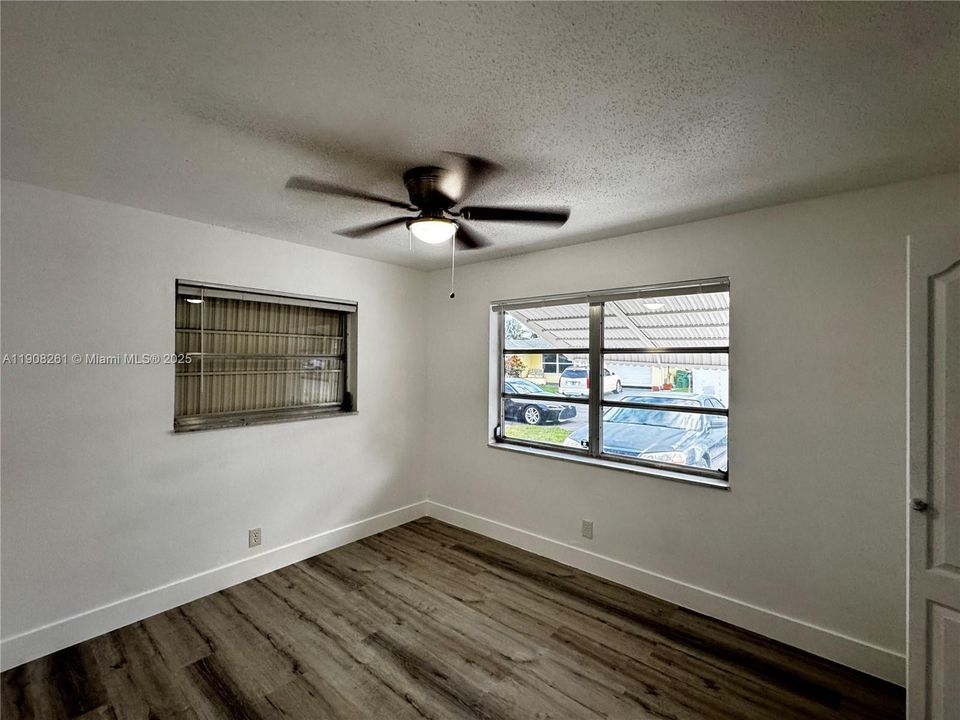 Active With Contract: $2,100 (2 beds, 1 baths, 1062 Square Feet)