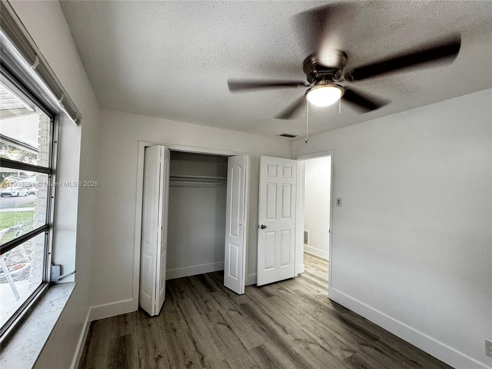 Active With Contract: $2,100 (2 beds, 1 baths, 1062 Square Feet)