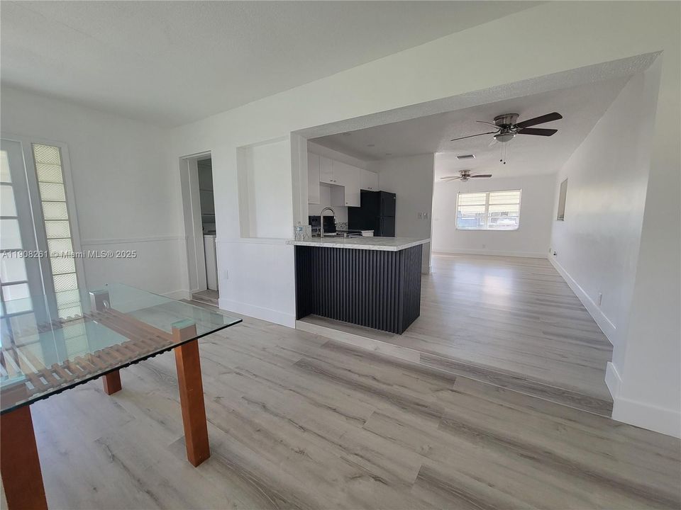 Active With Contract: $2,100 (2 beds, 1 baths, 1062 Square Feet)